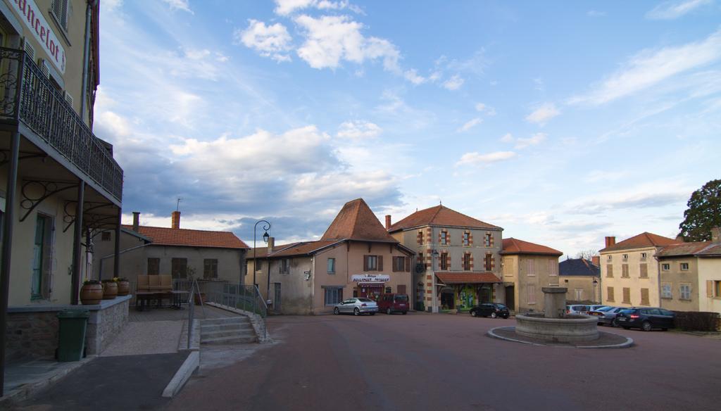 Gites Le Lancelot Ambierle Buitenkant foto