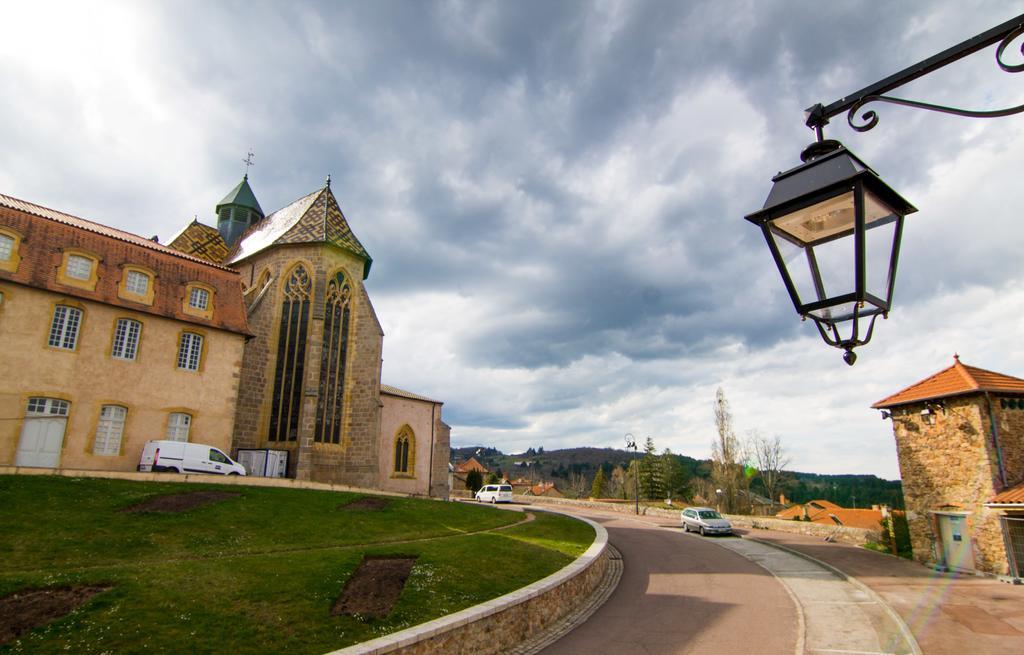 Gites Le Lancelot Ambierle Buitenkant foto