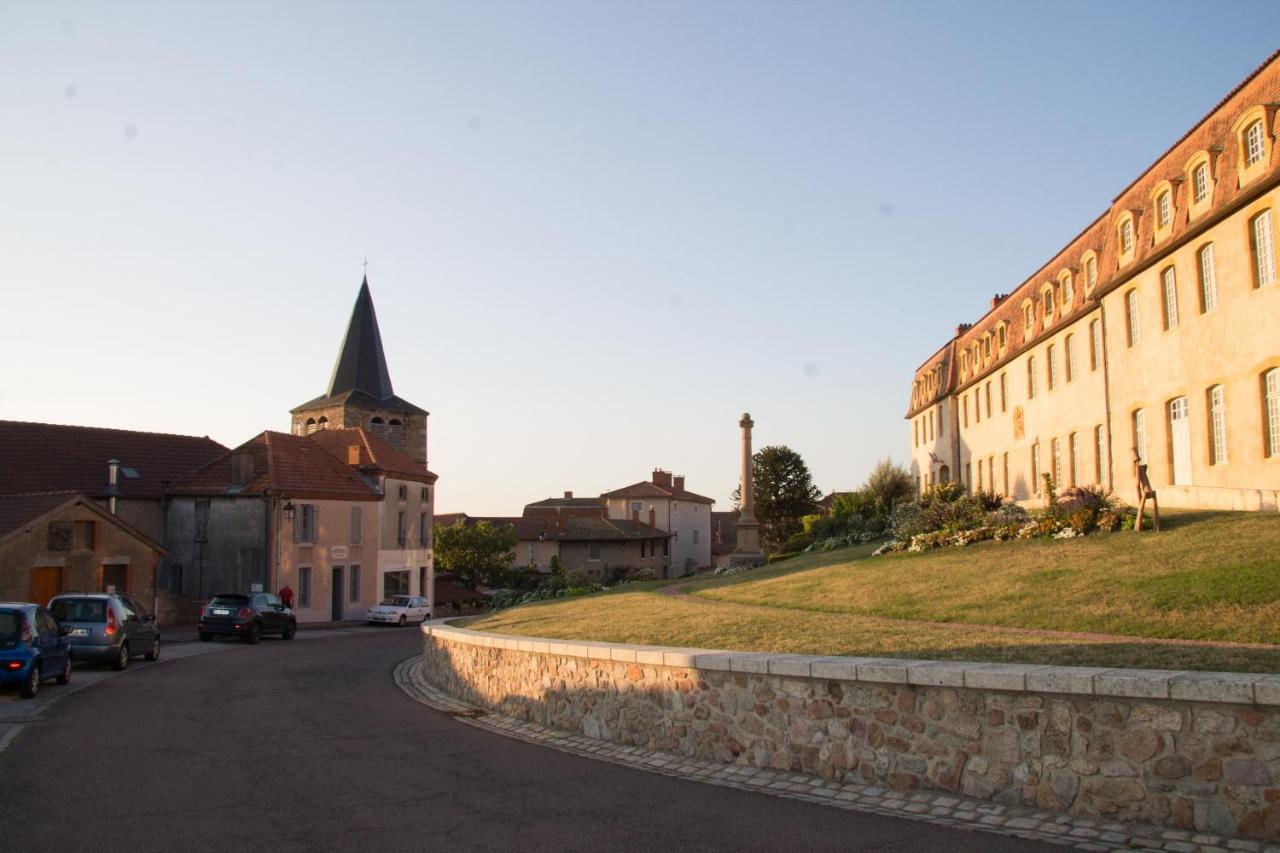 Gites Le Lancelot Ambierle Buitenkant foto