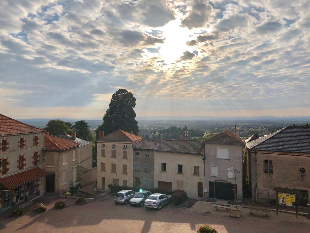 Gites Le Lancelot Ambierle Buitenkant foto