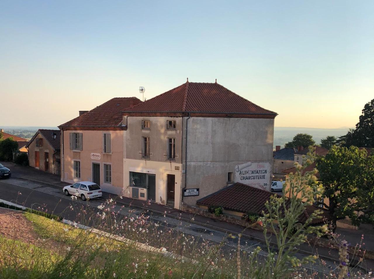 Gites Le Lancelot Ambierle Buitenkant foto